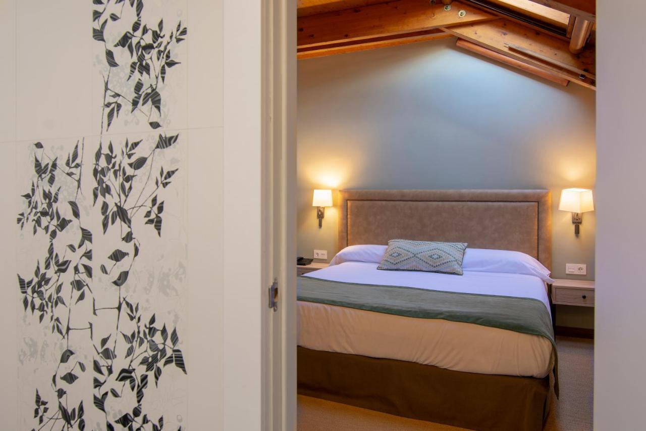 Hotel & Spa Real ฮากา ภายนอก รูปภาพ